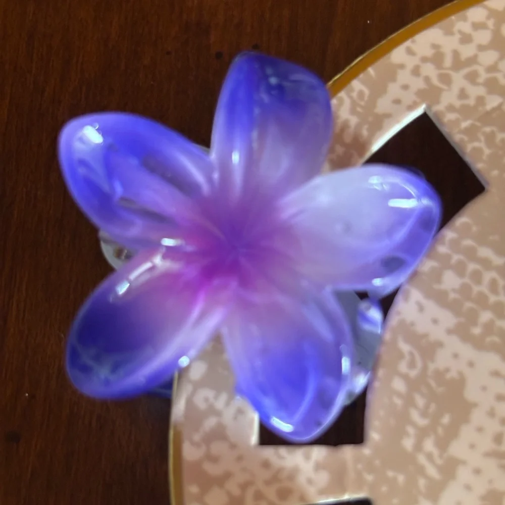 NWT Noir small Tropical Flower Hair claw Clips Set of 5